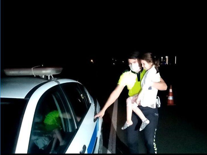 Kaza sonrası ağlayan çocuğa polis şefkati   G1