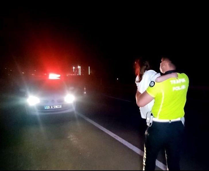 Kaza sonrası ağlayan çocuğa polis şefkati   G2