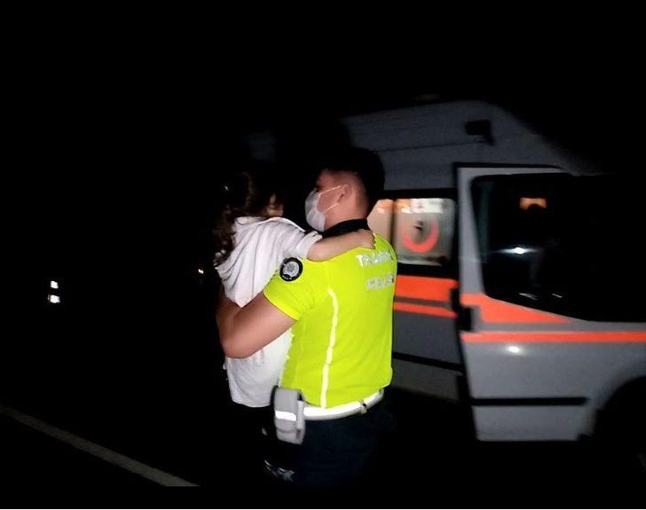 Kaza sonrası ağlayan çocuğa polis şefkati   G3