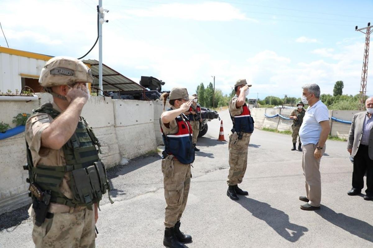 Vali Makas, Mertekli ve &Ccedil;ağlayan yol kontrol noktalarını ziyaret ederek, incelemelerde bulundu