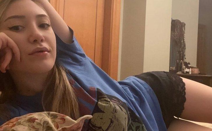 Yasmin Erbil göğsünün altındaki beni göstermek için paylaştı! G3