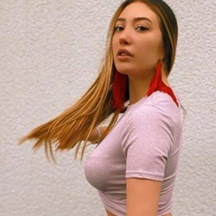 Yasmin Erbil göğsünün altındaki beni göstermek için paylaştı! G5