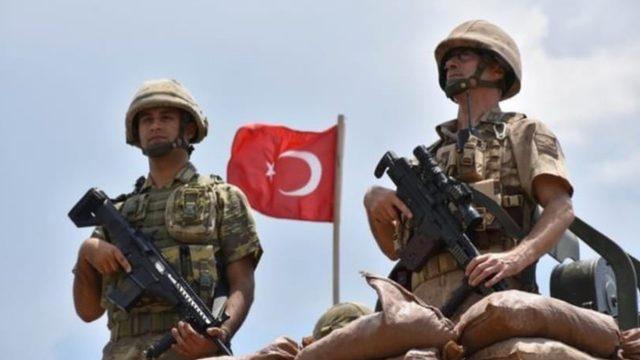 Kahraman baba, oğluyla vatan nöbetinde