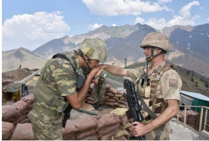 Kahraman baba, oğluyla vatan nöbetinde G2