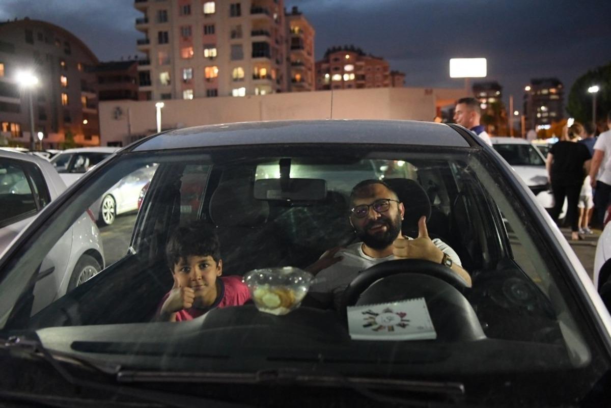 Babam ve Oğlum&rsquo; filmi ile &ccedil;ocuklar babalarına duygulu anlar yaşattı