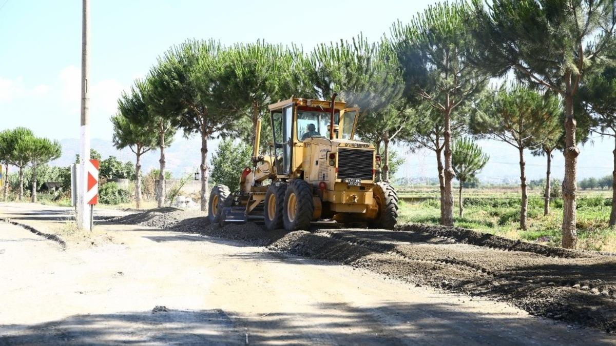 Artan sıcaklarla birlikte B&uuml;y&uuml;kşehir Belediyesi yol yapım &ccedil;alışmalarına hız verdi