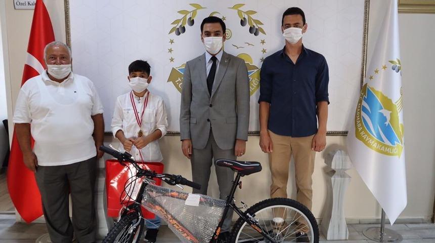 Marmara’da başarılı öğrenciler ödüllendirdi