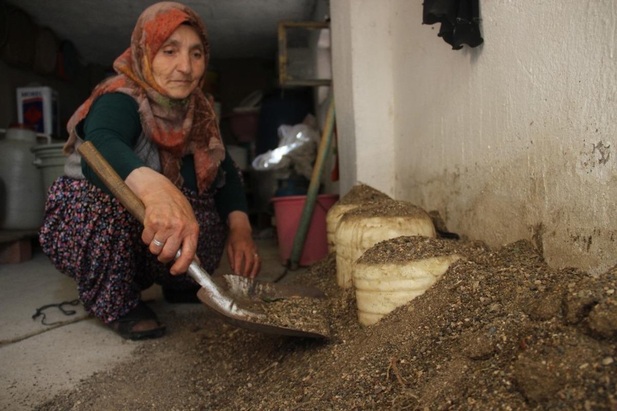 Peynirleri 3-6 ay kuma g&ouml;m&uuml;yorlar, 3 yıl t&uuml;ketiyorlar