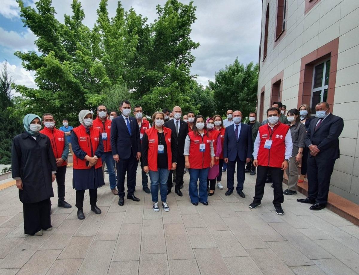 Sel&ccedil;uklu Vefa Destek g&ouml;n&uuml;llere dokunuyor