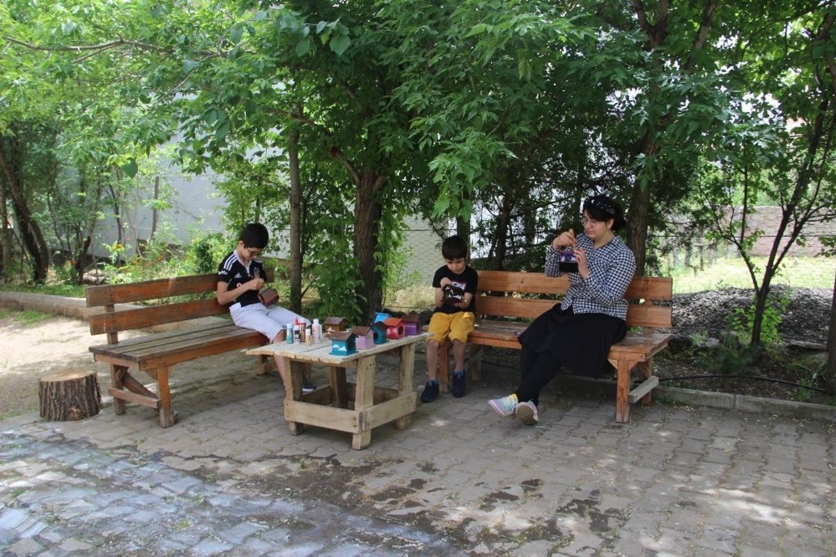 &Ccedil;ocuklardan kuşlara yuva