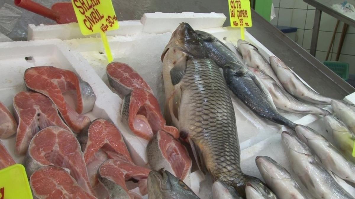 Toptan balık alıcıları kapalı olunca balık &ccedil;eşitliliği vatandaşa kaldı