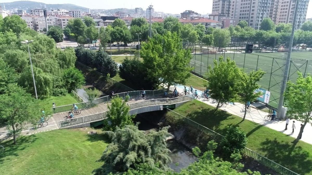 Babalar G&uuml;n&uuml;&rsquo;nde &ccedil;ocukları ile pedal &ccedil;evirdiler