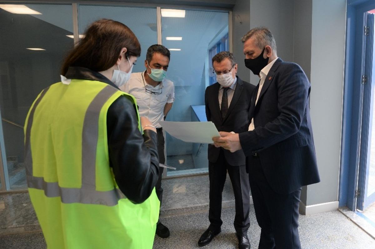 BU&Uuml; Rekt&ouml;r&uuml; Prof. Dr. Ahmet Saim Kılavuz GUHEM&rsquo;i ziyaret etti