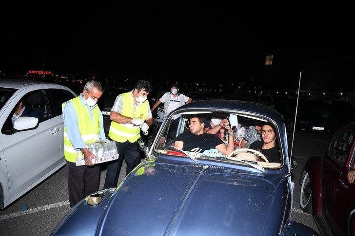 Malatya’da korona virüs günlerinde otomobilde sinema keyfi G2
