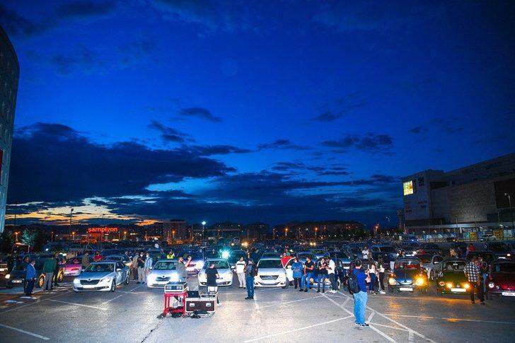 Malatya’da korona virüs günlerinde otomobilde sinema keyfi G5