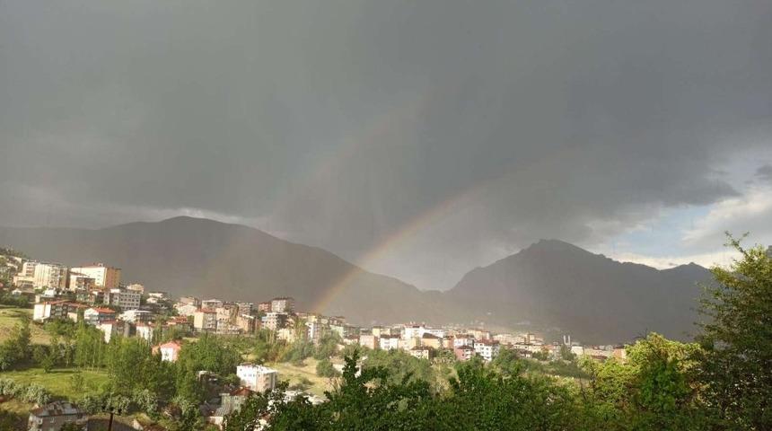 Hakkari&rsquo;de g&ouml;kkuşağı g&uuml;zelliği