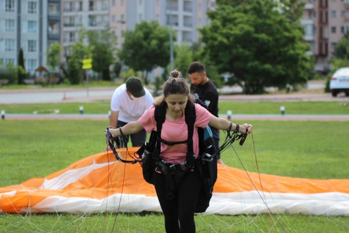 Kayseri&rsquo;de yama&ccedil; paraş&uuml;t&uuml; sezonu a&ccedil;ıldı
