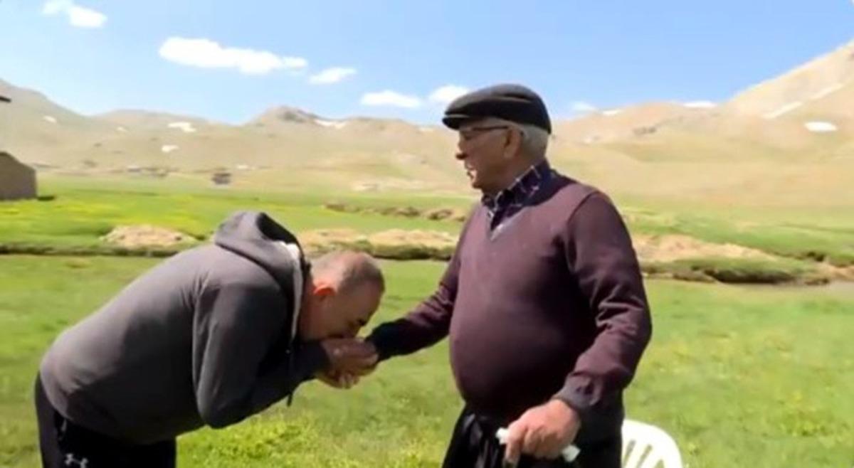 Bakan &Ccedil;avuşoğlu&rsquo;nun duygulandıran Babalar G&uuml;n&uuml; paylaşımı