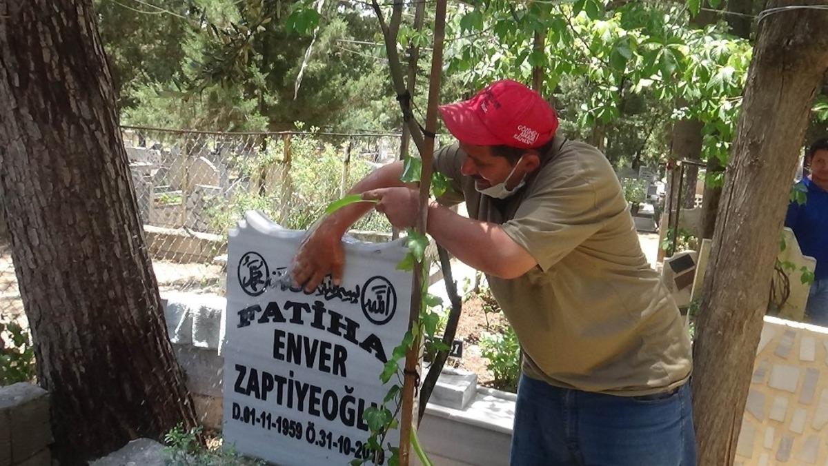 Babalar g&uuml;n&uuml;nde mezarlıkta yoğunluk