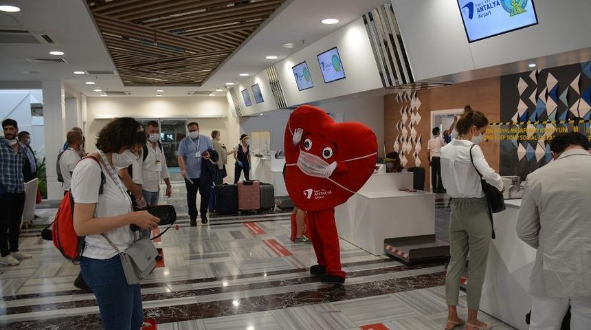 B&uuml;y&uuml;kel&ccedil;iler Antalya&rsquo;dan uğurlandı