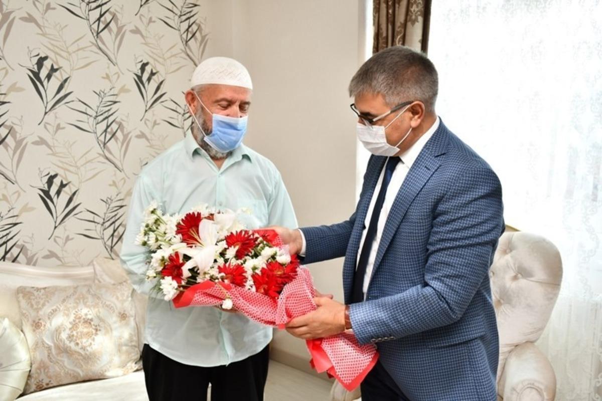 Vali G&uuml;rel şehit babalarını ziyaret etti