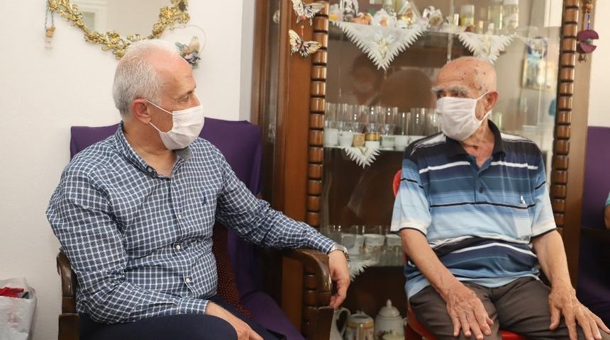 Başkan G&uuml;ltak, babaları ziyaret etti