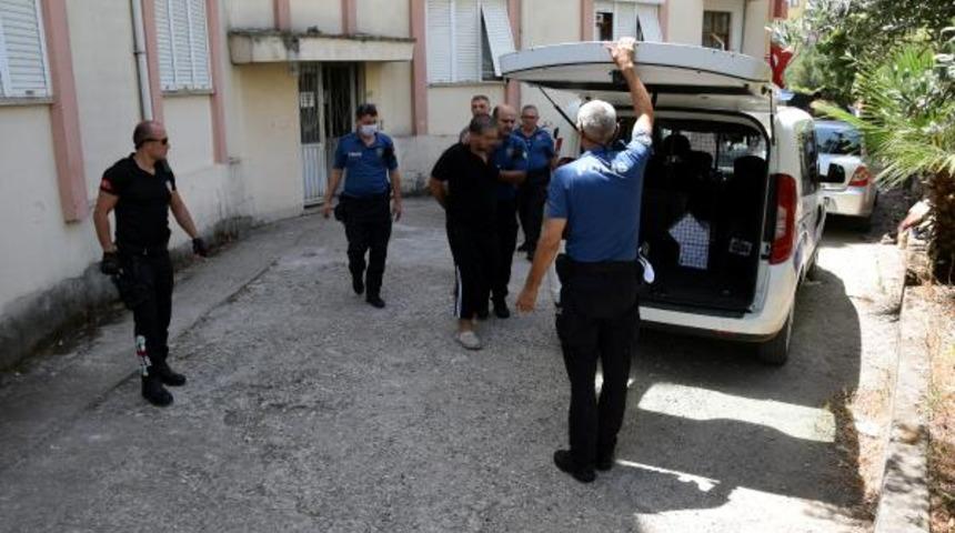 Antalya'da eşiyle tartışan kişi, evi yakmaya kalkıştı