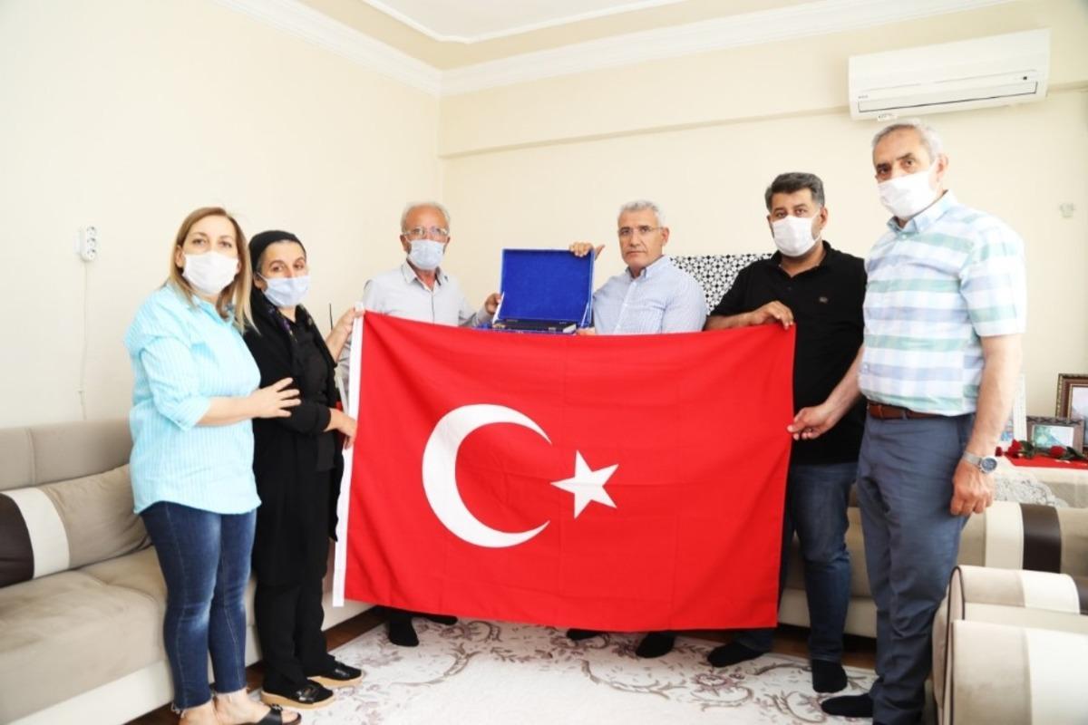 Başkan G&uuml;der&rsquo;den şehit babasına Babalar G&uuml;n&uuml; ziyareti