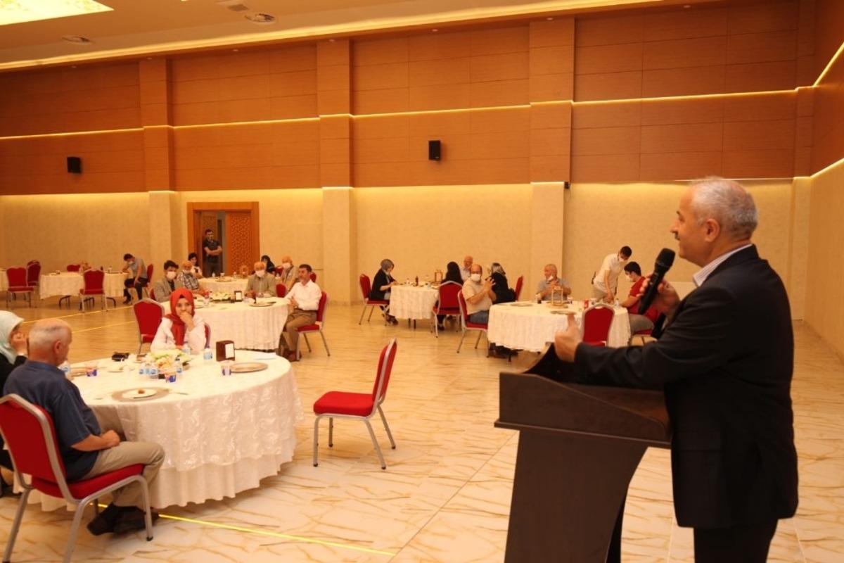 Gebze&rsquo;de şehit babaları unutulmadı