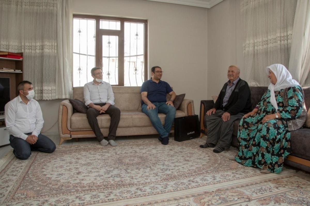 İpekyolu Belediyesinden anlamlı &lsquo;Babalar G&uuml;n&uuml;&rsquo; kutlaması