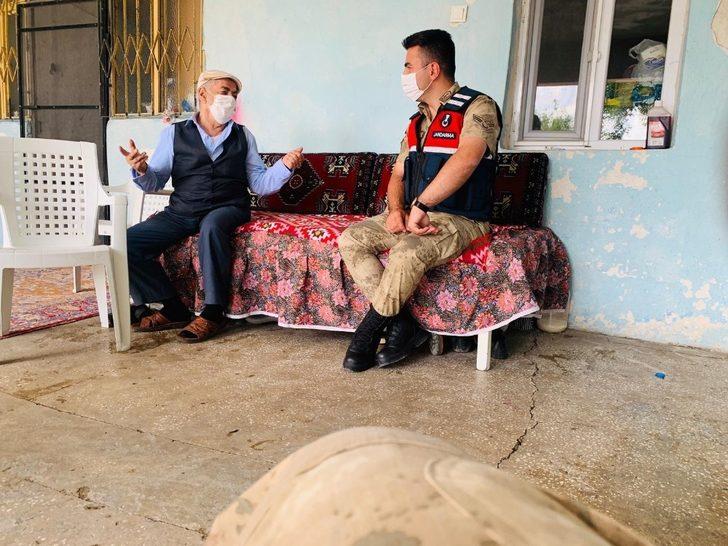 Mehmetçik’ten şehit babalarına ziyaret G1