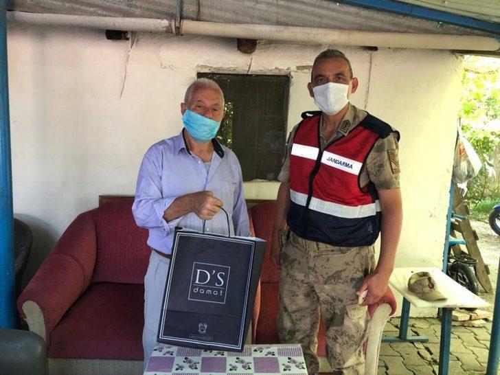 Mehmetçik’ten şehit babalarına ziyaret G2