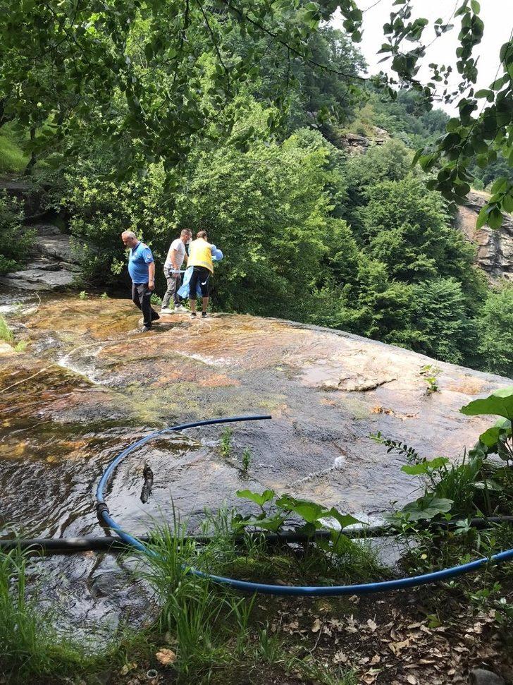 40 metre yükseklikteki şelalede selfie çekerken aşağıya düştü G1