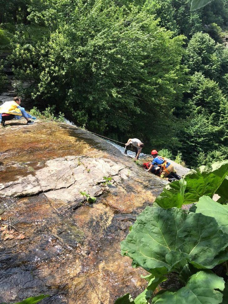 40 metre yükseklikteki şelalede selfie çekerken aşağıya düştü G3