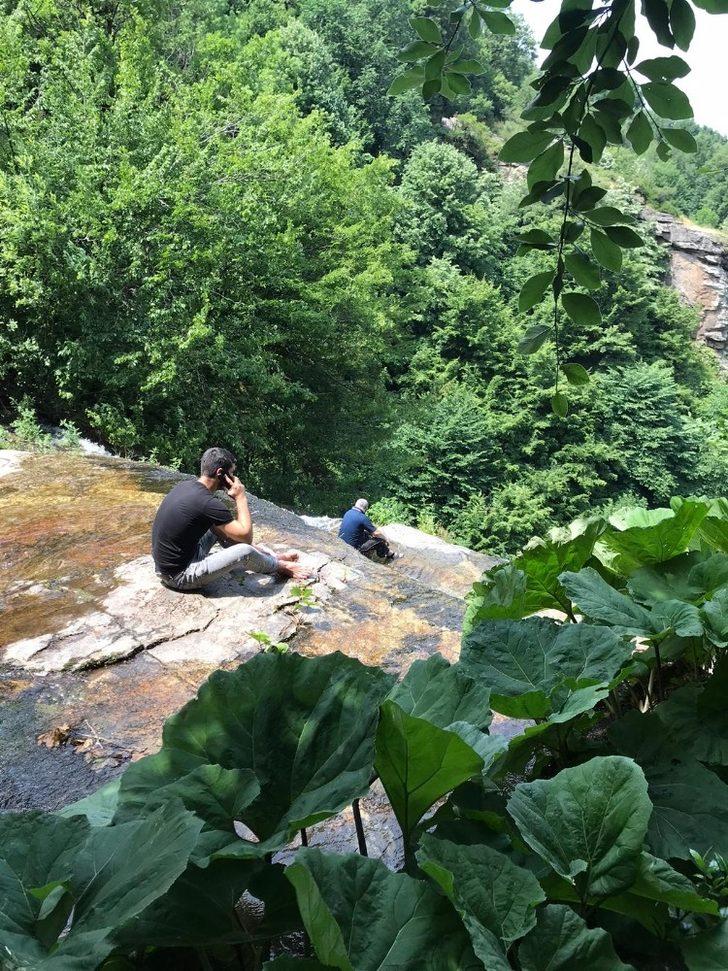 40 metre yükseklikteki şelalede selfie çekerken aşağıya düştü G4