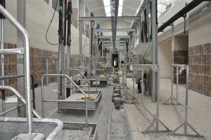 Vali Öksüz, Modern Besi Çiftliği ve Kesimhanesinde İncelemelerde bulundu G2