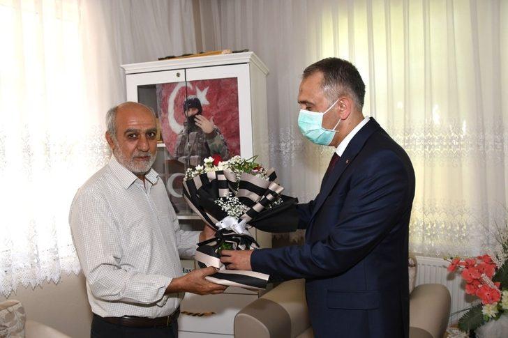 Vali Mahmut Çuhadar’dan şehit ailelerine ziyaret G3