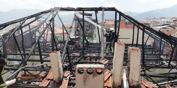 Çatı katı bir anda alevlere teslim oldu G3