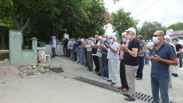 Burhaniye’de emekli eğitimci Remzi Gücü toprağa verildi G3