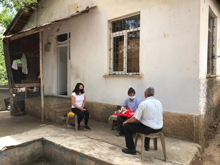 Şehit babalarına anlamlı telefon G1