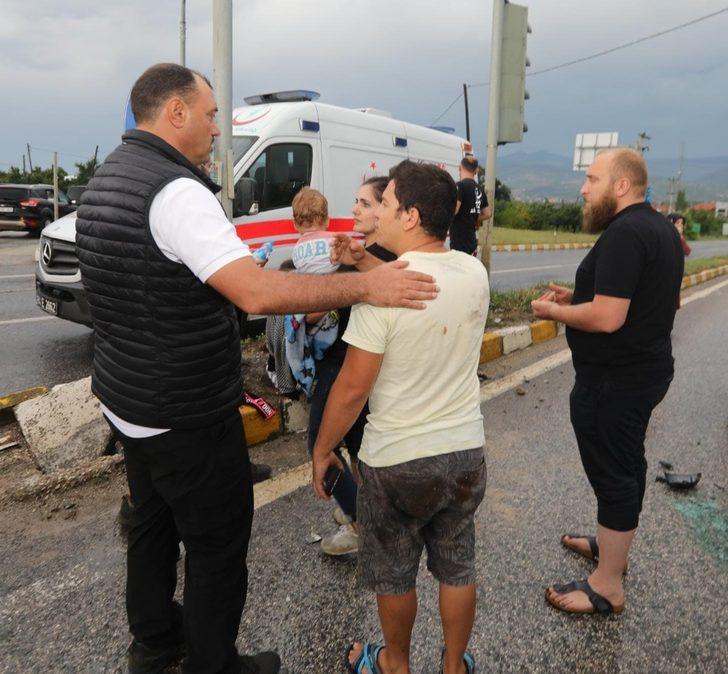 Vali Kaldırım Sakarya’ya gelir gelmez önünde yaşanan kazaya müdahale etti G2