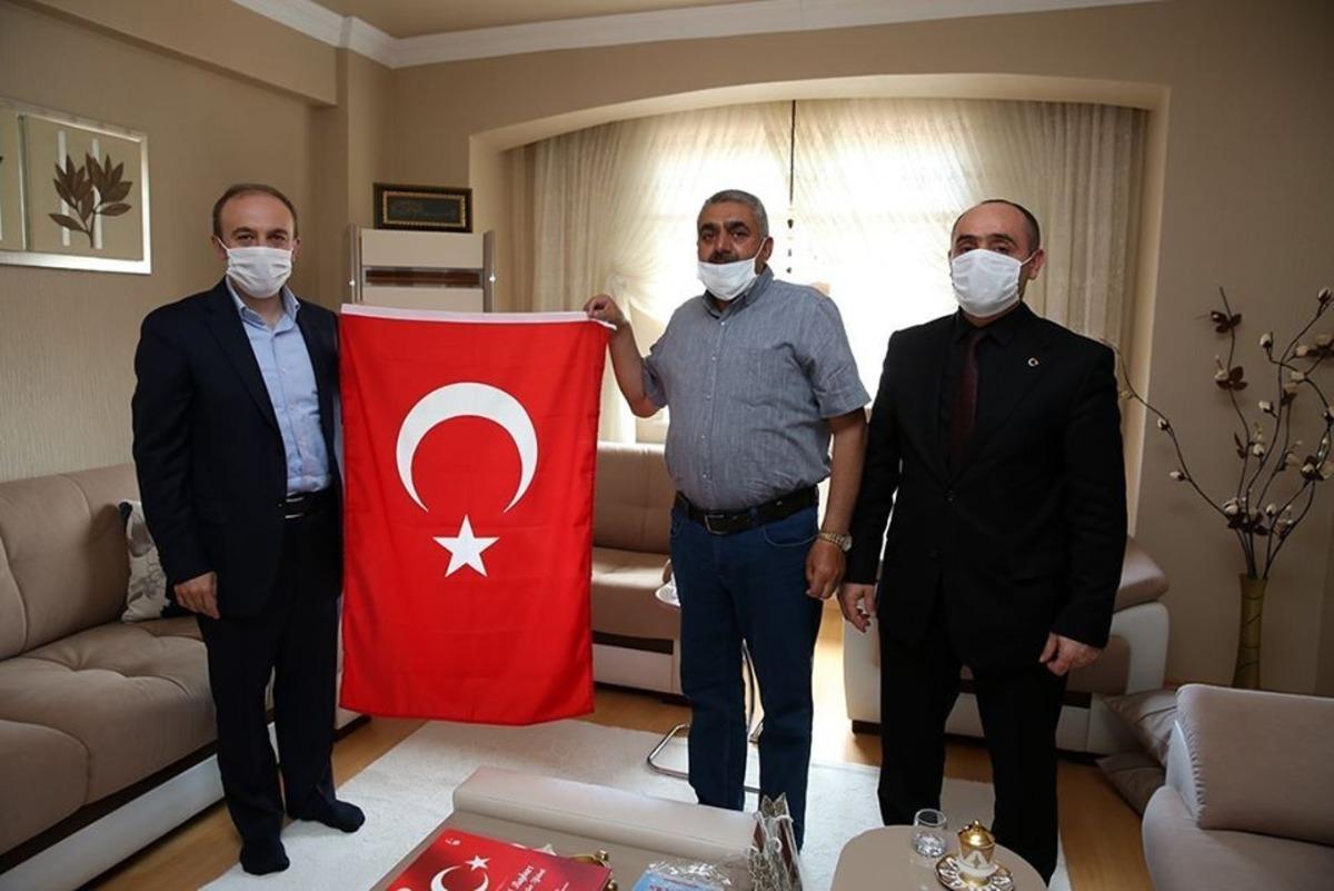 Vali C&uuml;neyt Epcim&rsquo;den şehit babalarına Babalar G&uuml;n&uuml; ziyareti