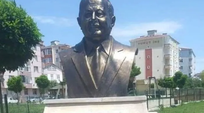 Tekirdağ'daki Necmettin Erbakan'ın büstü olay oldu!