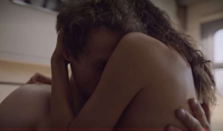 Metin Akdülger ve Dilan Çiçek Deniz'in Yarına Tek Bilet filmindeki sevişme sahnesi olay oldu! G3