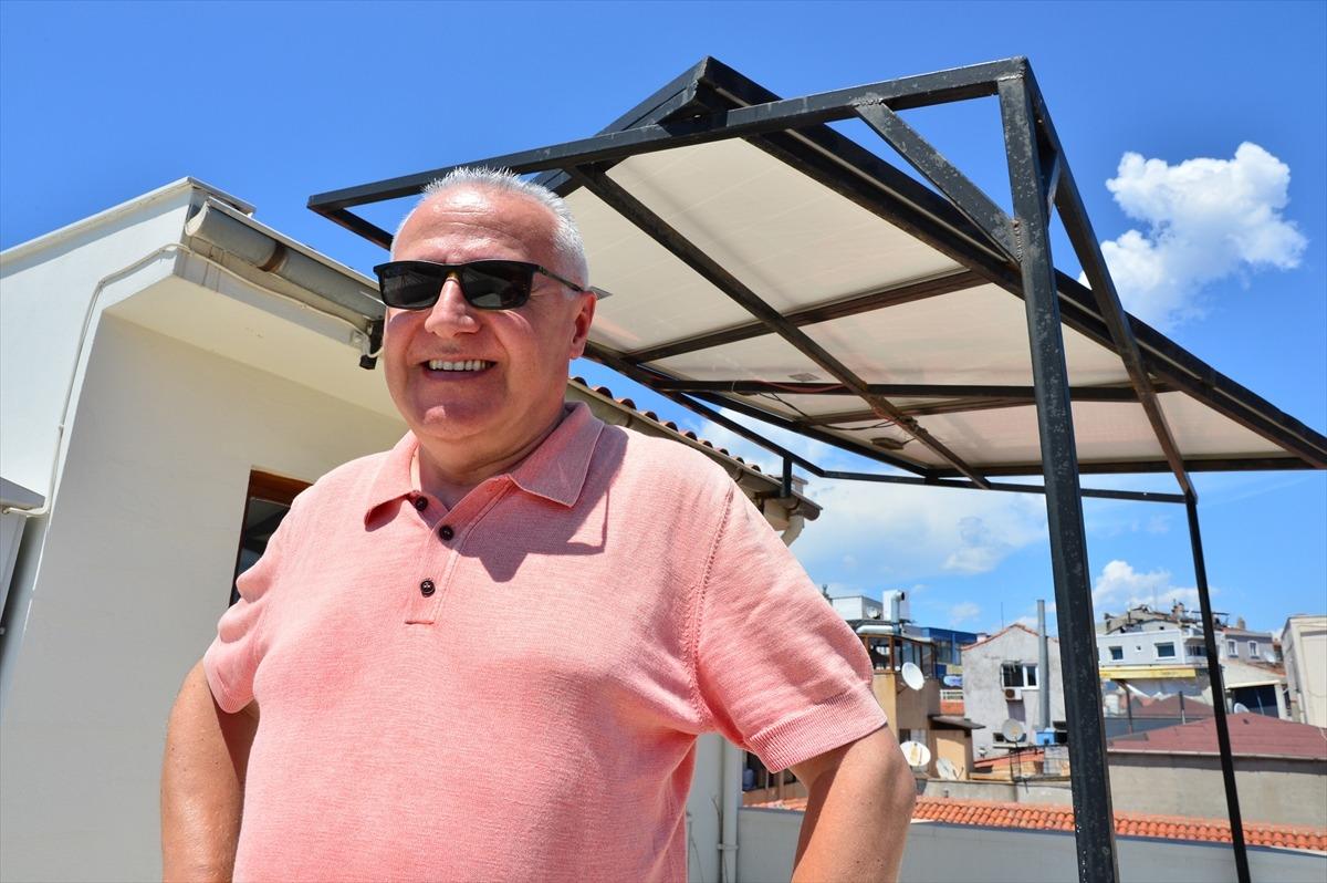  Balkona kurdukları g&uuml;neş paneli sayesinde 7 yıldır elektrik faturası &ouml;demiyorlar