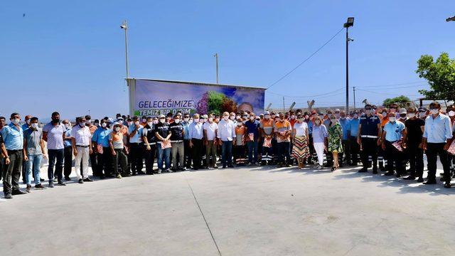 Başkan Atay’dan temizlik işleri personeline Babalar Günü ziyareti