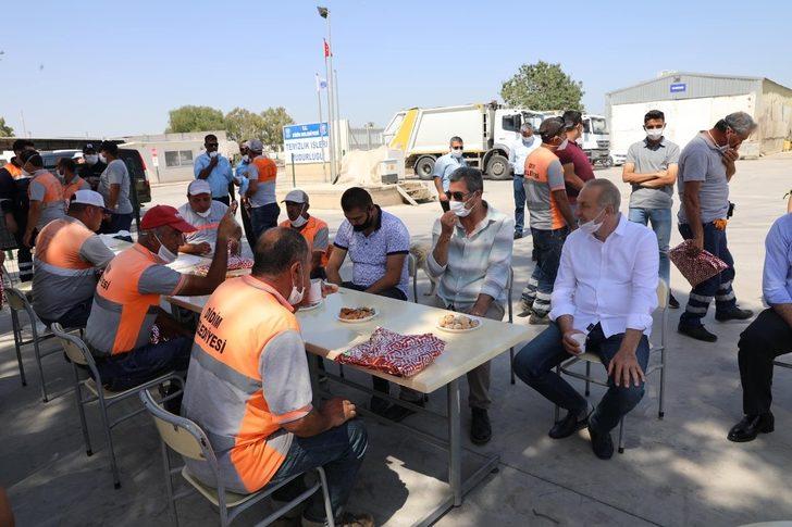 Başkan Atay’dan temizlik işleri personeline Babalar Günü ziyareti G2