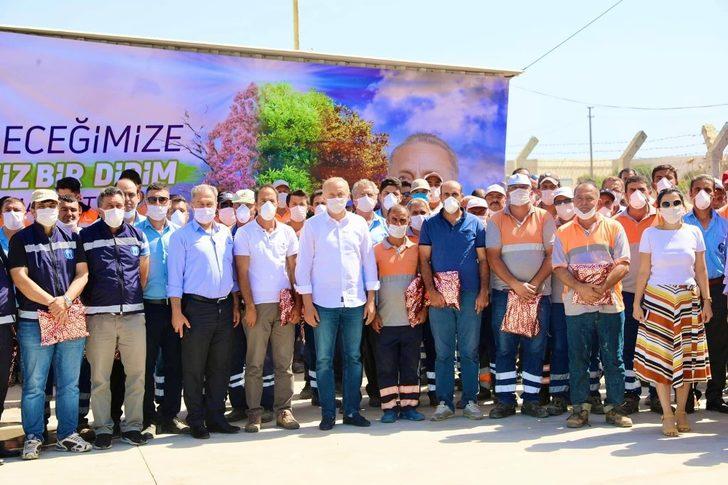 Başkan Atay’dan temizlik işleri personeline Babalar Günü ziyareti G5