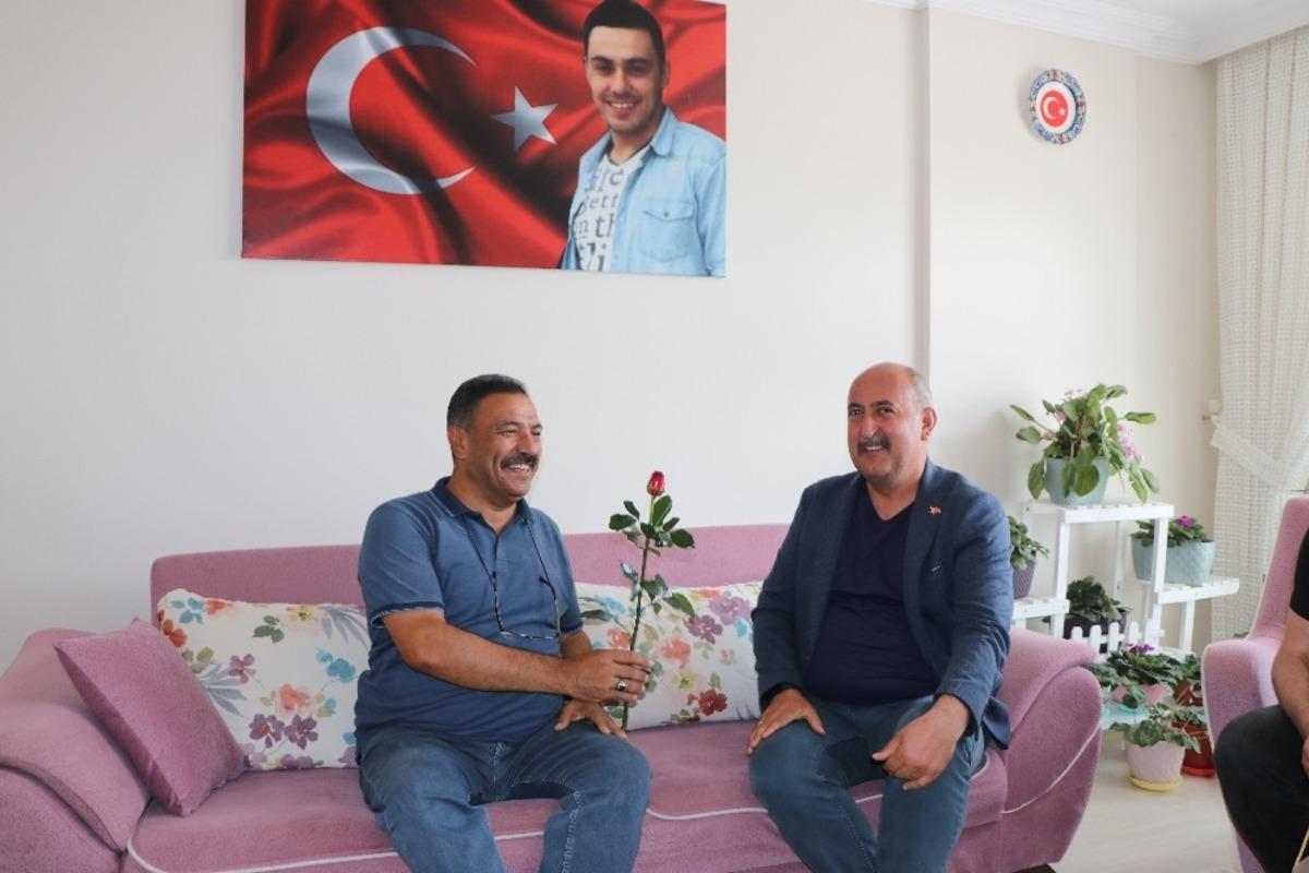 Başkan T&uuml;rkyılmaz şehit babalarını unutmadı