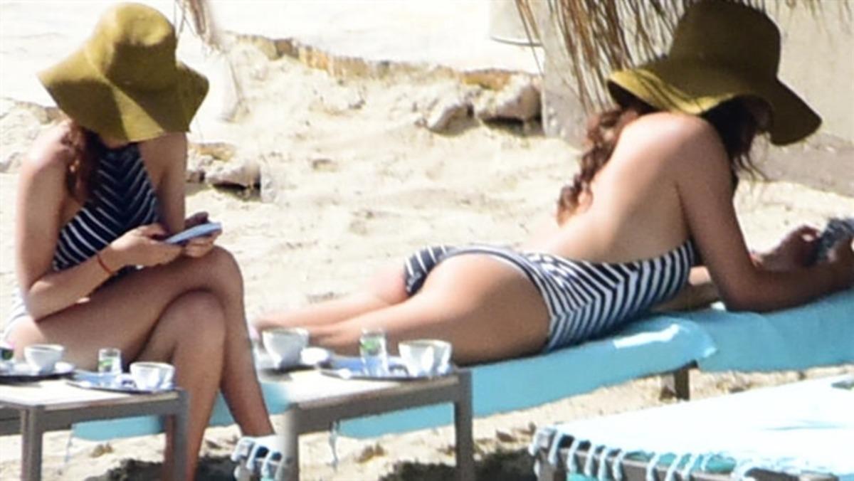 Hilal Altınbilek plajda sere serpe!